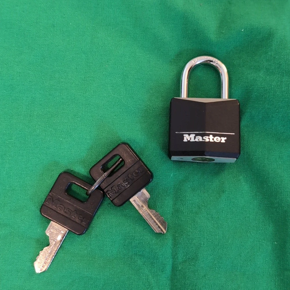 Small Master Lock with Two Keys Black - Picture 2 of 2
